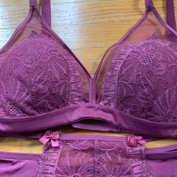 Bra & Pantie Set - Picture 4 of 8